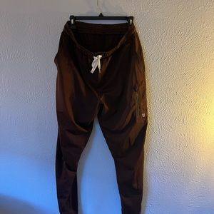Vuori maroon men’s joggers size medium like new condition